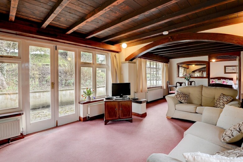 Holiday Cottages And North Star Apartment