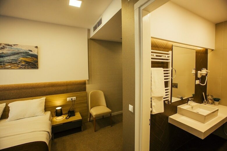 Hotel West