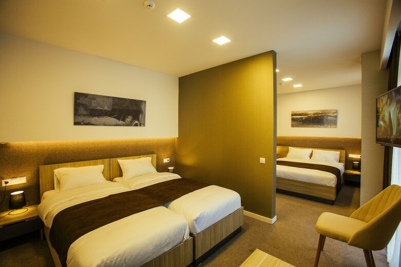 Hotel West