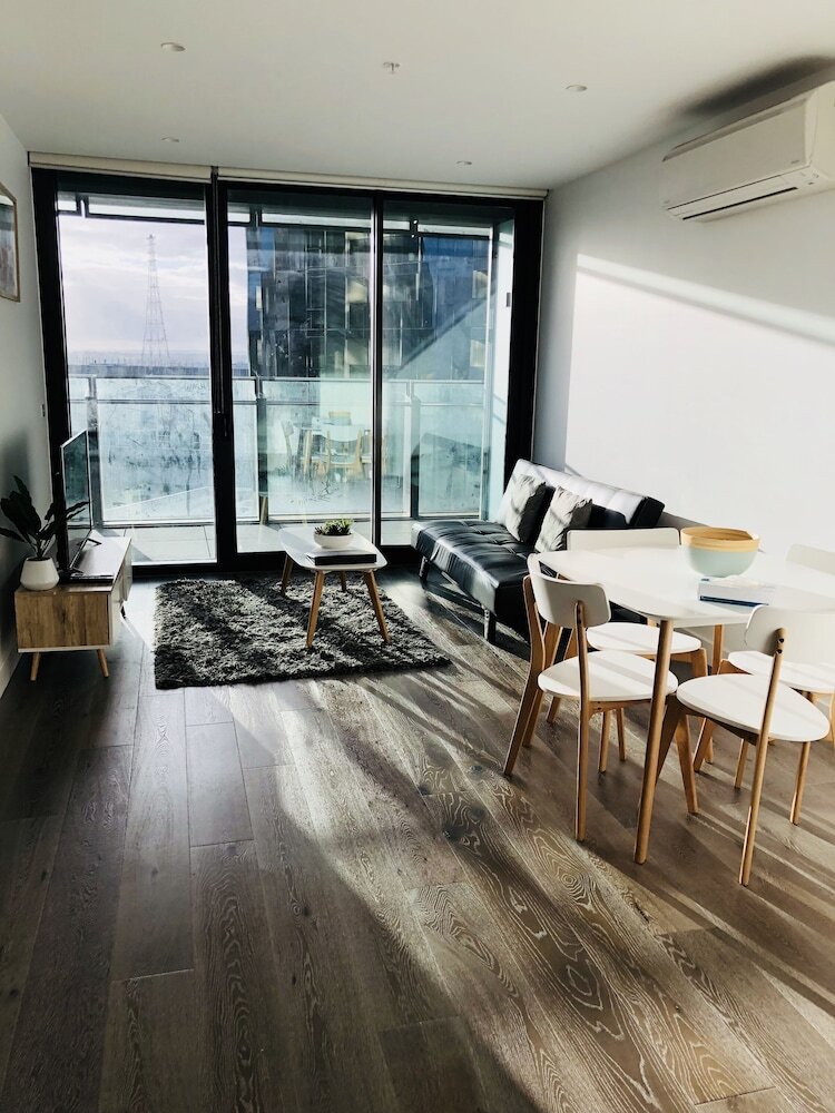 Explore Docklands Lovely Apartment Lvl8