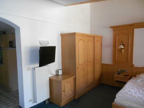 Hostal G�stehaus Wei�es R�ssl