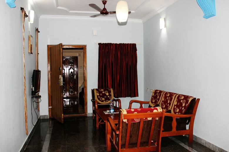 Hotel Alps Residency