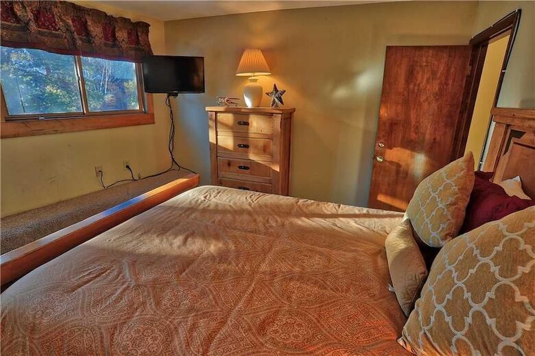 Sundowner II #224 (on 4 O'clock Rd, With On-site Hot Tub)