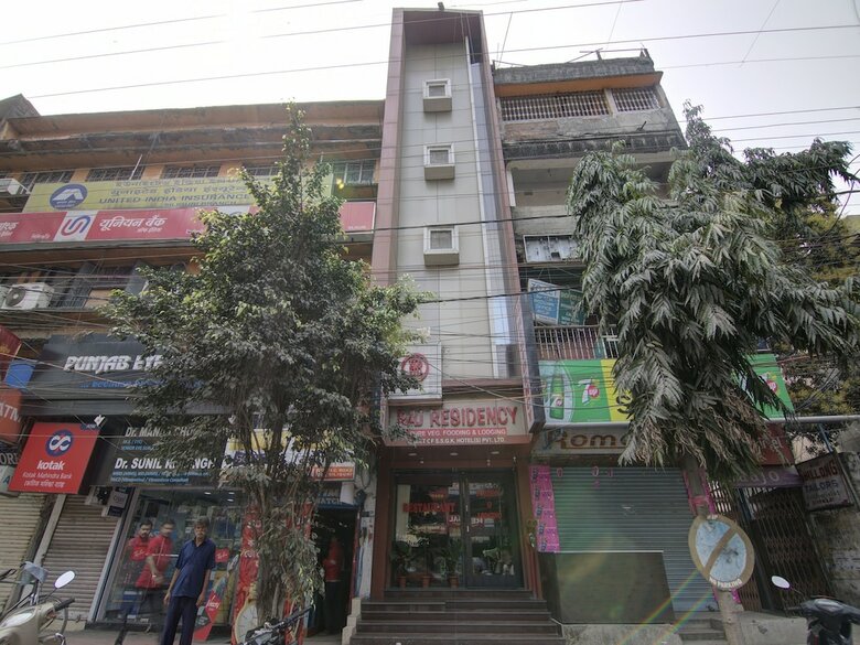 Hotel Oyo 12305 Raj Residency