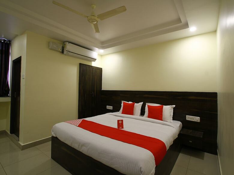 Hotel Oyo 11938 Mitra Residency