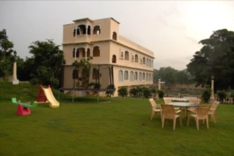 Hotel Genx Udai Valley Resort