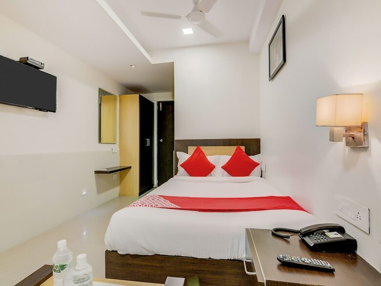 Oyo 6383 Hotel Leela Grand Inn