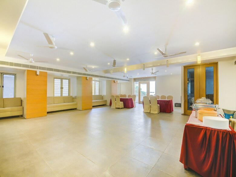 Oyo 6383 Hotel Leela Grand Inn