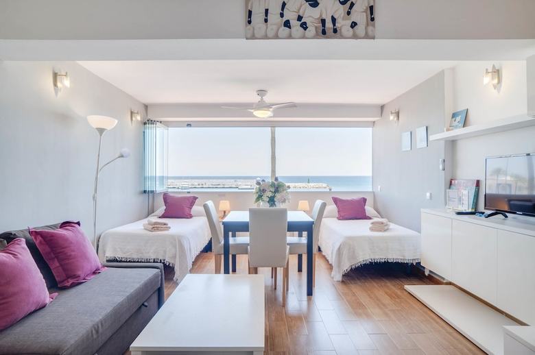Eden Roc Beachfront Apartments