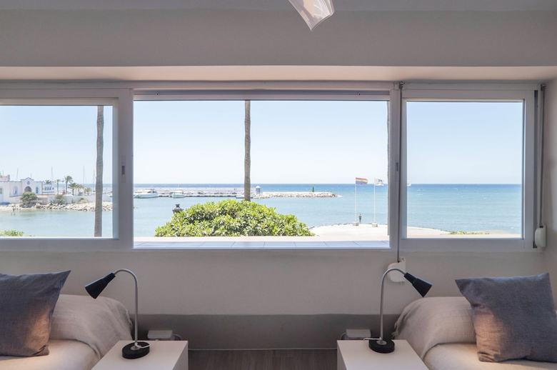 Eden Roc Beachfront Apartments