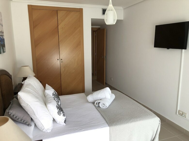 T&h Les Ones Family Apartments