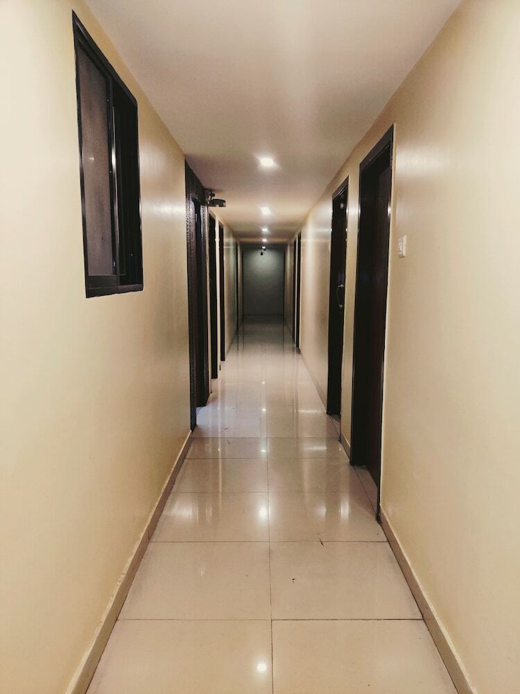 Hotel Vashi Inn