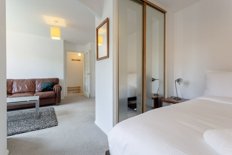 1 Bedroom Apartment Near Surrey Quays