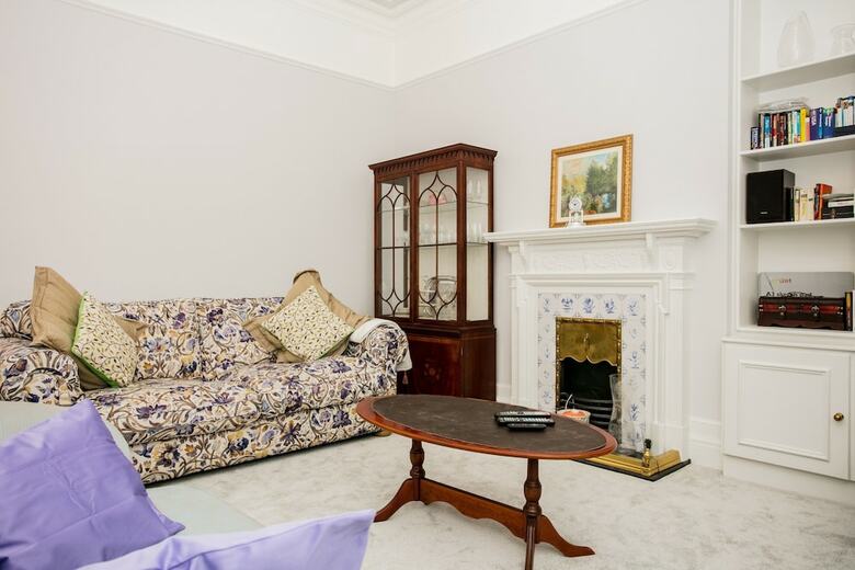 2 Bedroom Apartment In Westminister