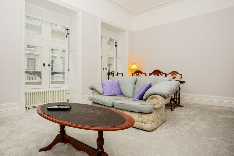 2 Bedroom Apartment In Westminister
