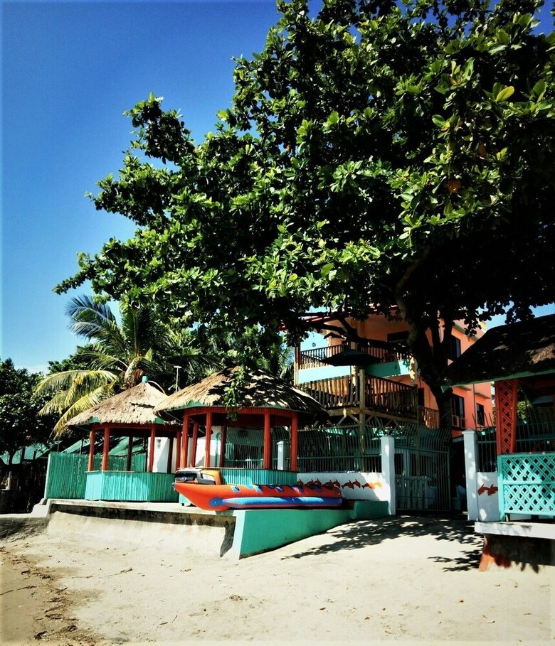 Hotel Smallfry's Beach Resort