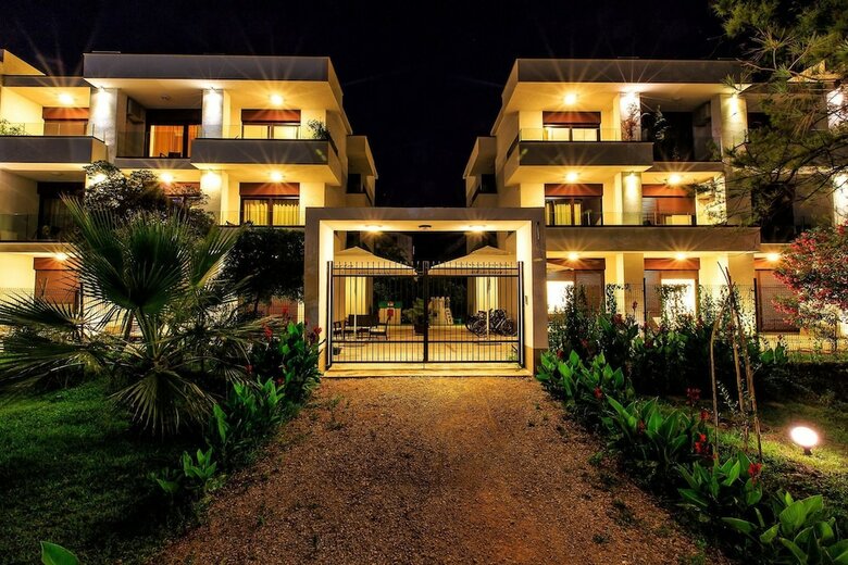 Aparthotel Apart-hotel Kuce Lekovica Restaurant & Beach