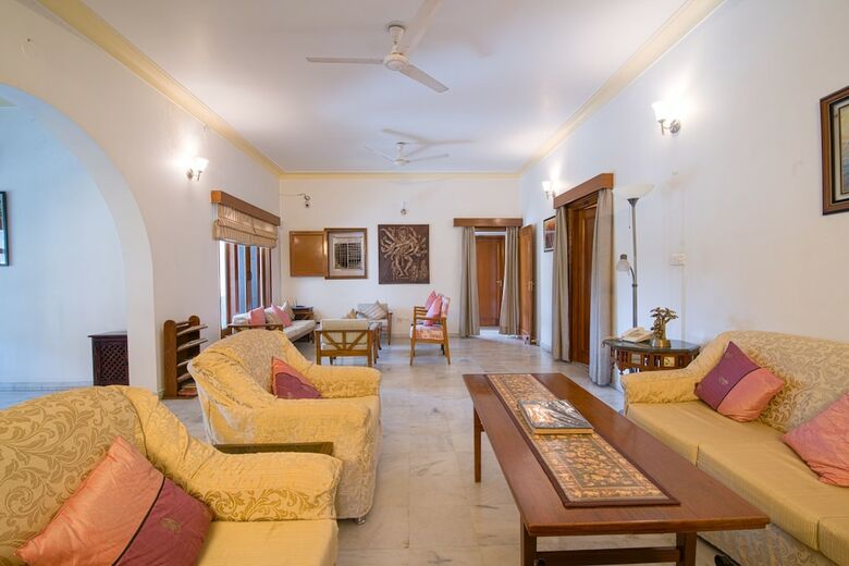 Hotel Girisadan Homestay