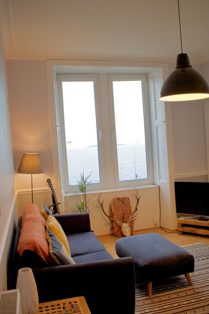 Apartamentos 2 Bedroom Seaside Flat
