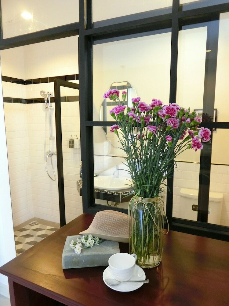 Bloom Boutique Hotel And Cafe