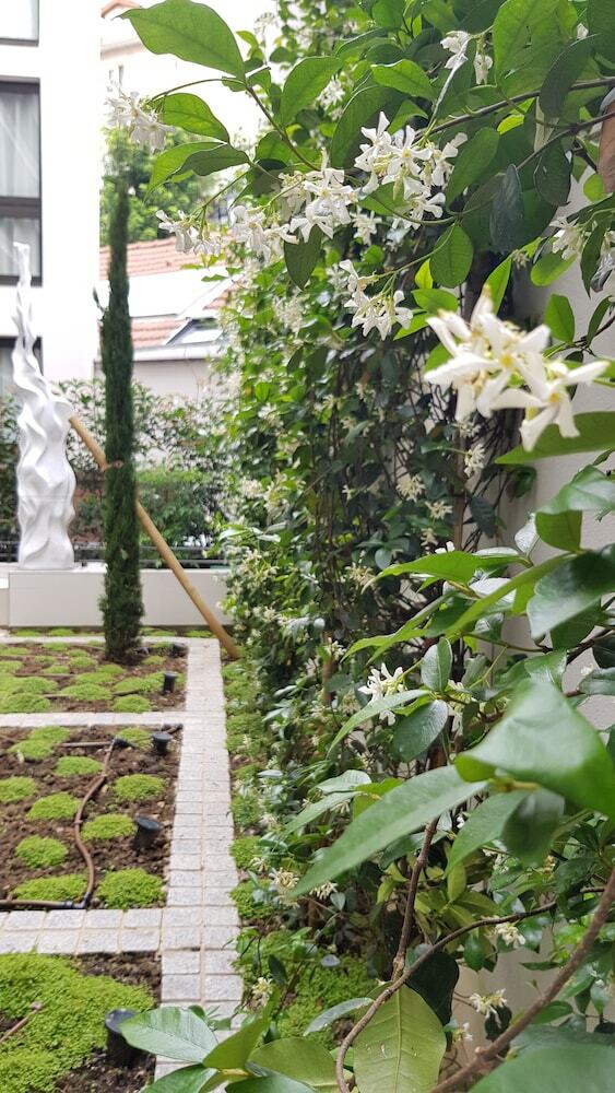 Les Jardins De Mademoiselle Hotel & Spa