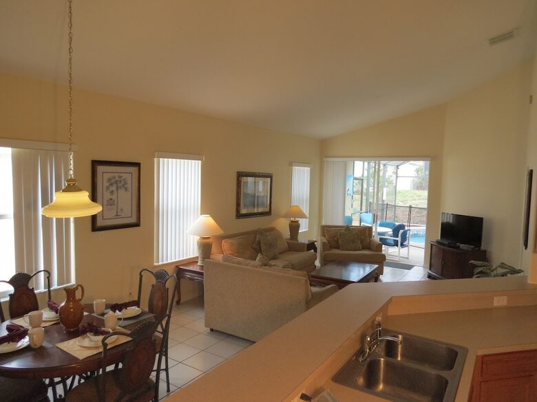 Davenport Area Pool Homes By Sunny Ovh