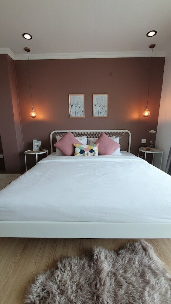 Hotel Thira House
