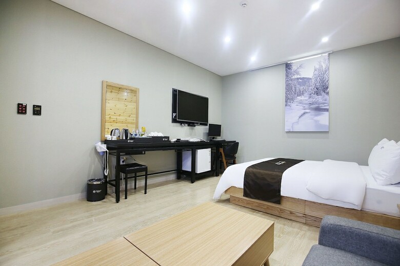 Cygnus Hotel
