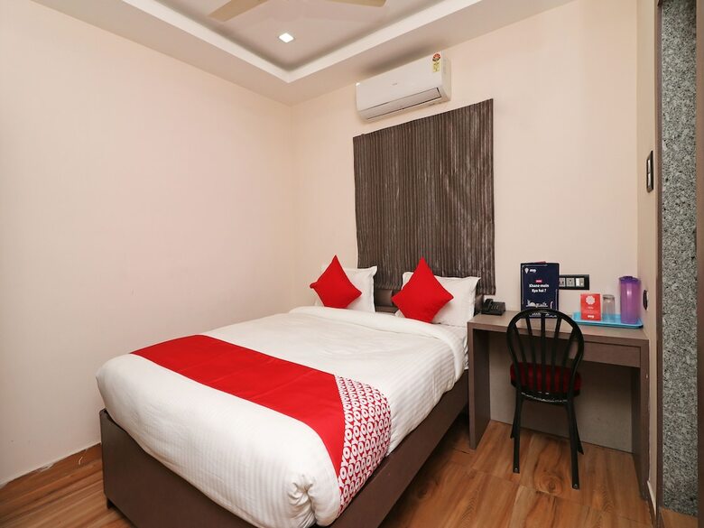 Oyo 11723 Hotel Barney Grand
