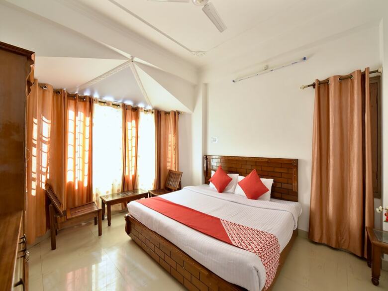Hotel Oyo 12825 Omkara Homestay