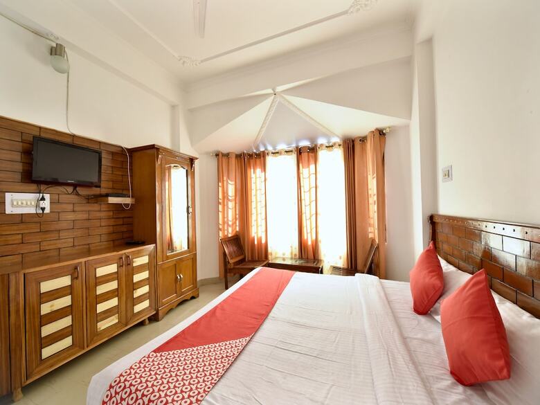 Hotel Oyo 12825 Omkara Homestay