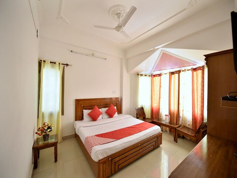 Hotel Oyo 12825 Omkara Homestay