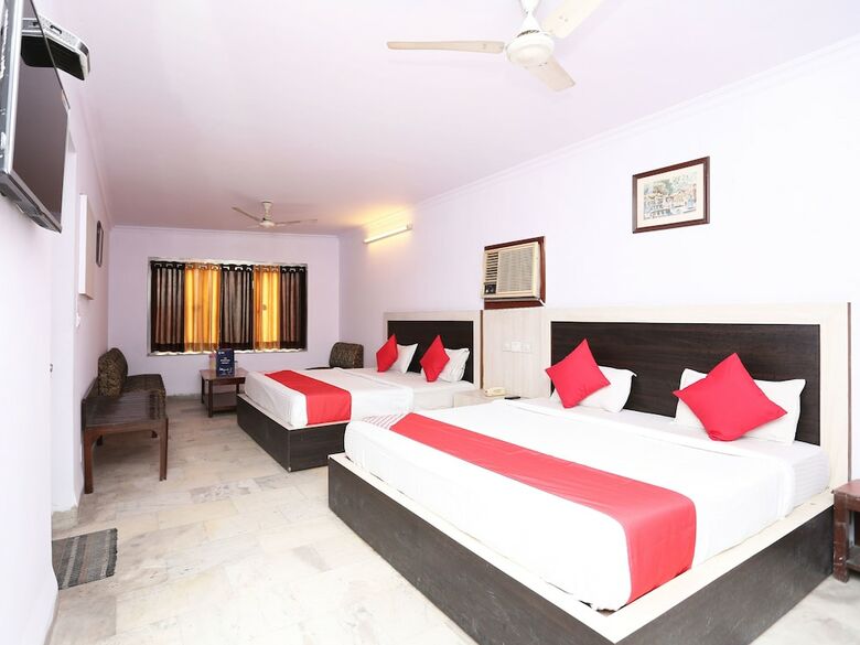 Oyo 11858 Hotel Shiv Murti Grand