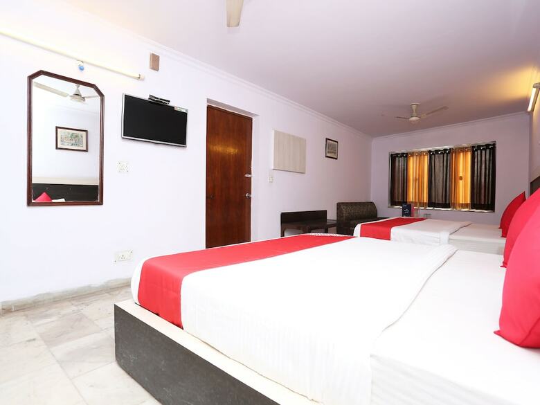 Oyo 11858 Hotel Shiv Murti Grand