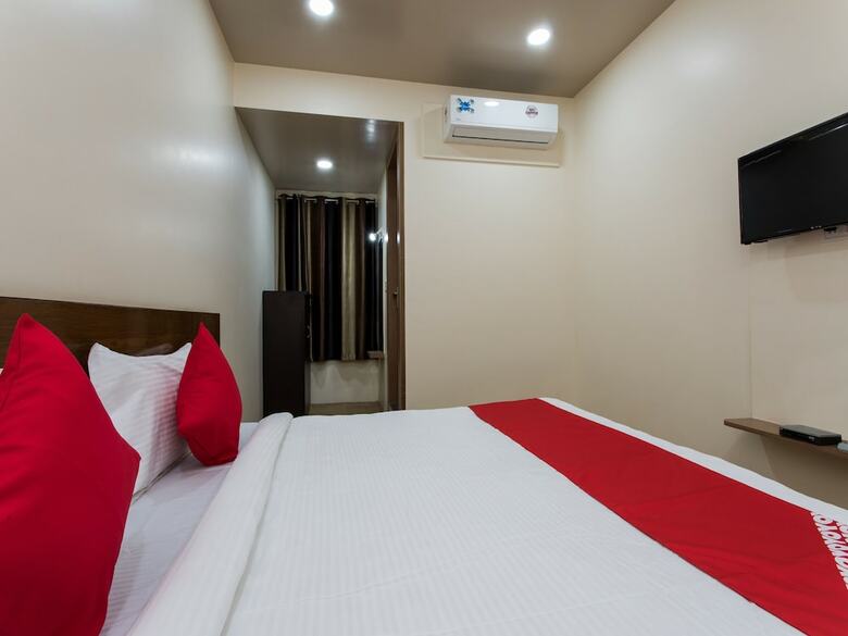 Oyo 11929 Hotel Ridhi Sidhi