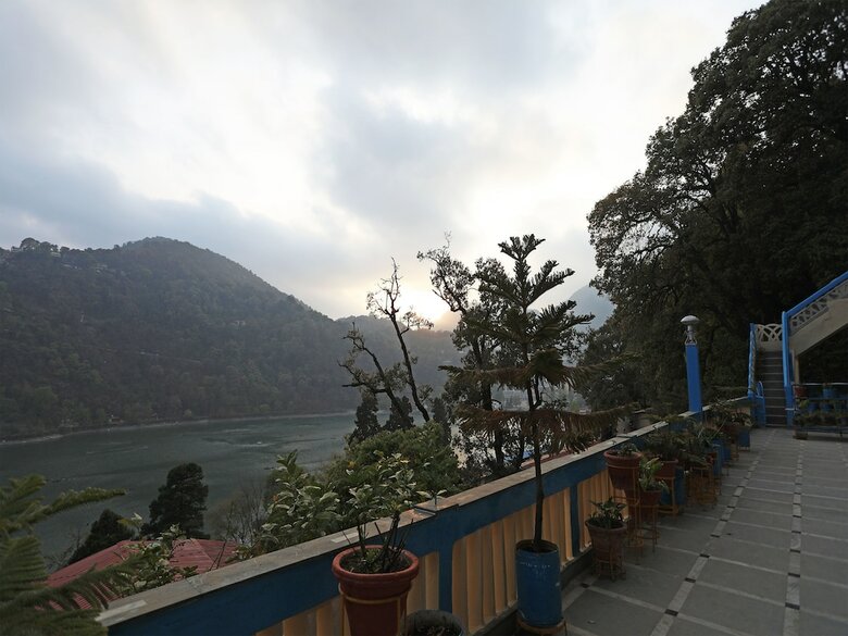 Oyo 12222 Hotel Silverton