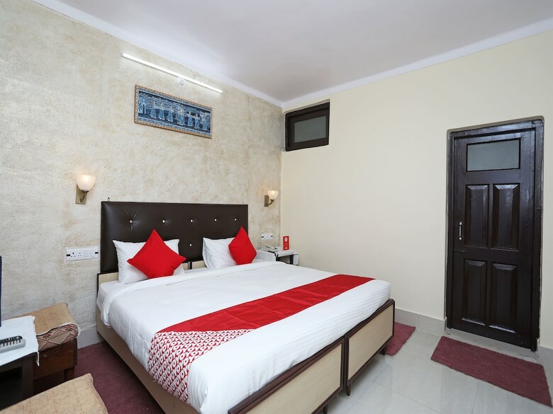 Oyo 12222 Hotel Silverton