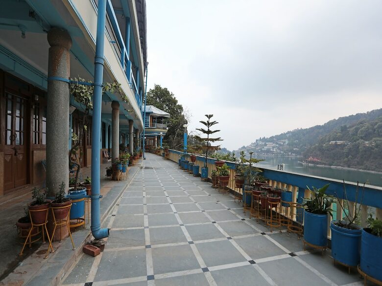 Oyo 12222 Hotel Silverton