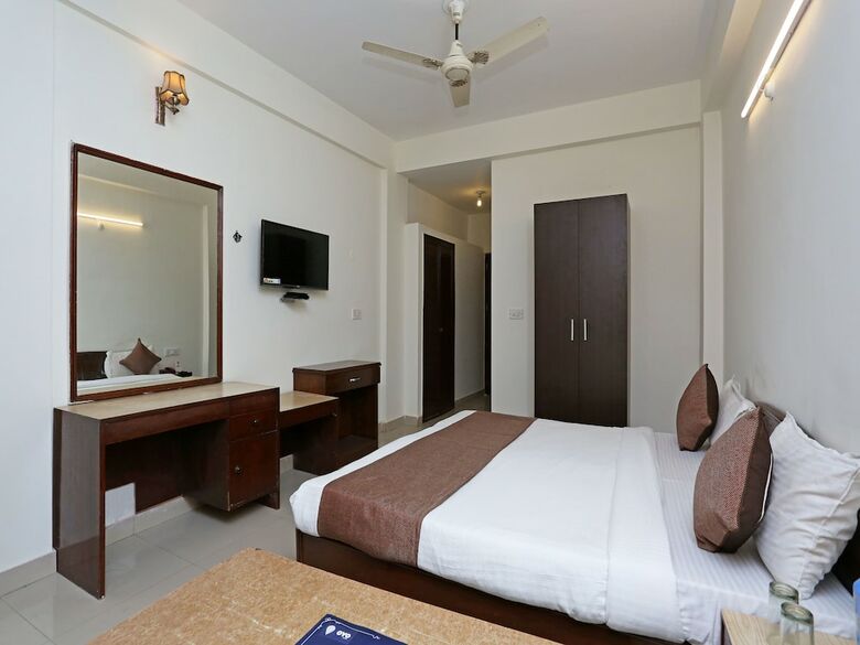 Oyo 13243 Hotel City Castle