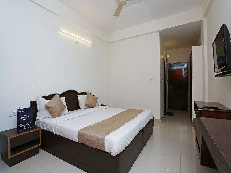 Oyo 13243 Hotel City Castle