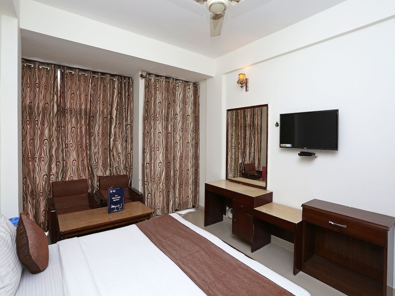 Oyo 13243 Hotel City Castle
