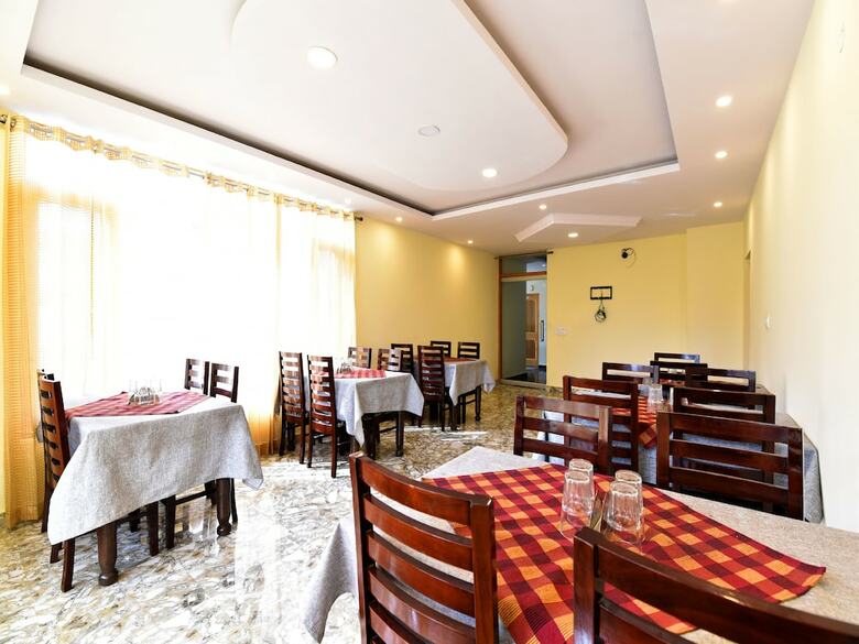 Hotel Oyo 13356 Himachal Heights