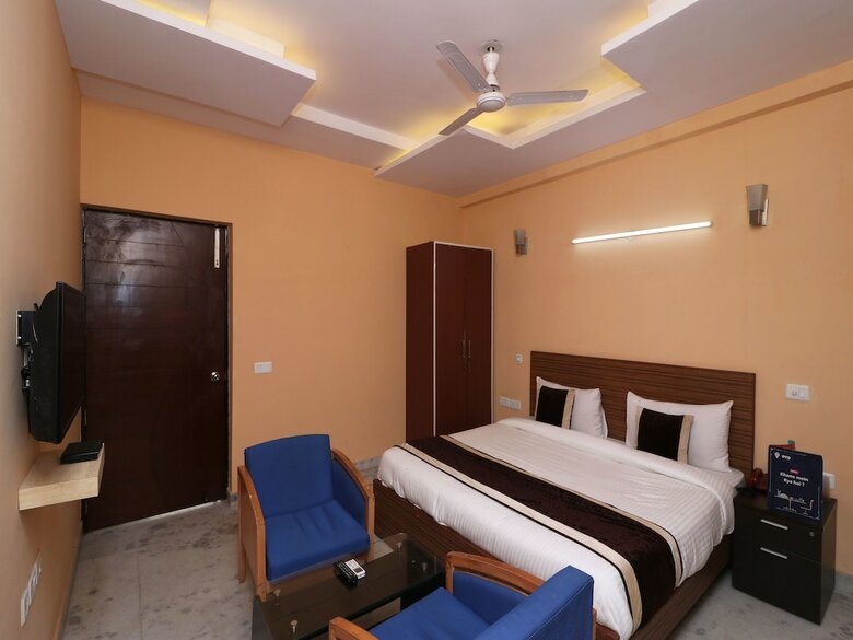 Hotel Oyo 13782 Om Villa