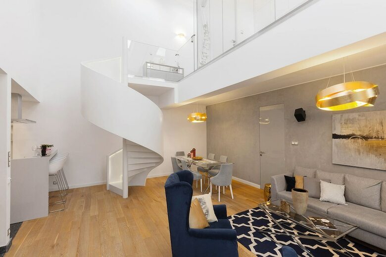 Luxury Mint Apartments Main Square