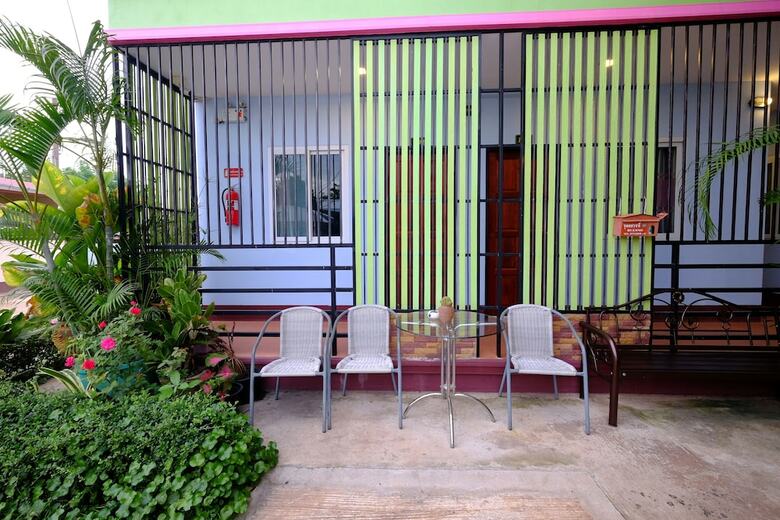 Hotel Amornrat Place