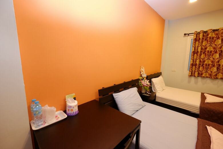 Hotel Amornrat Place