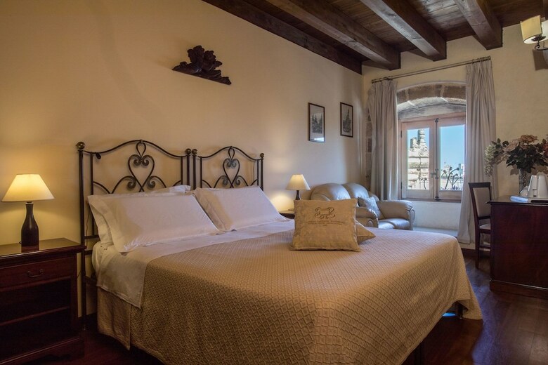 Bed & Breakfast Castello Castriota Scanderbeg Suites De Charme