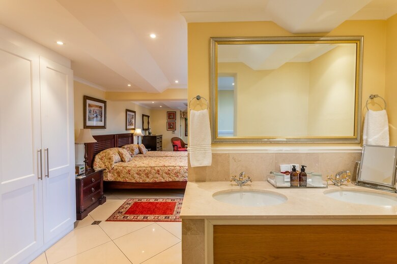 Hotel St James Manor