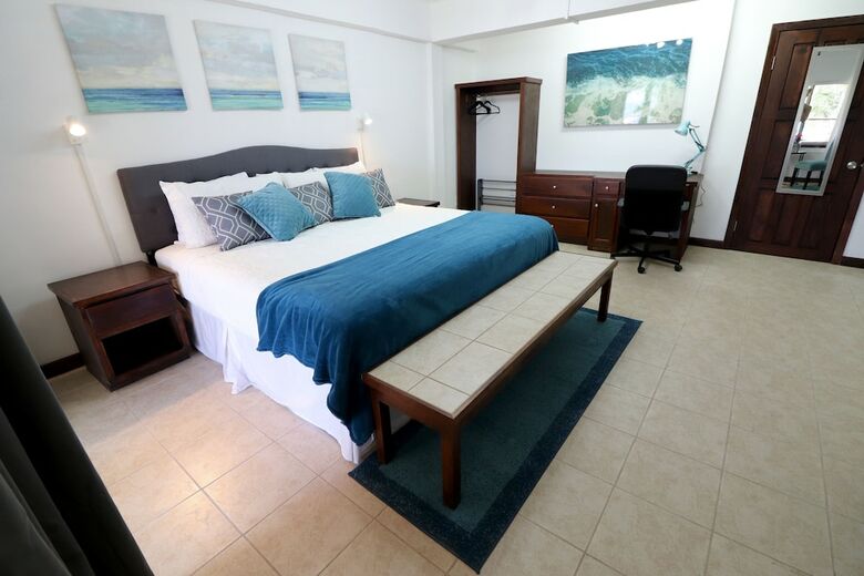 Parham Plaza Hotel