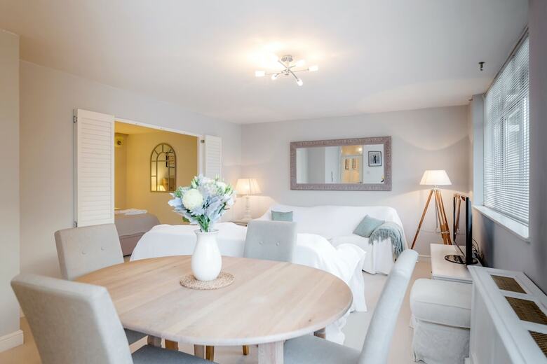 Putney Court - 1 Bed Apartment By Basetogo